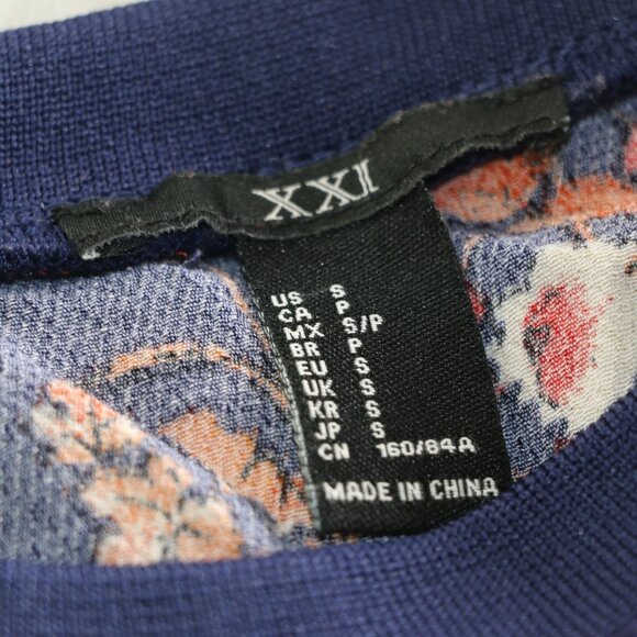 XXI Forever by Forever 21 Floral T-Shirt - Size Small - Picture 5 of 7